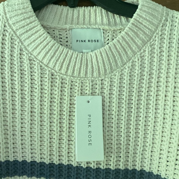 SOLD Pink Rose Women’s Cropped Chenille Sweater size large - Picture 4 of 6